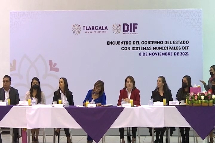 Se reúne Gobernadora de Tlaxcala con representantes de los DIF municipales 