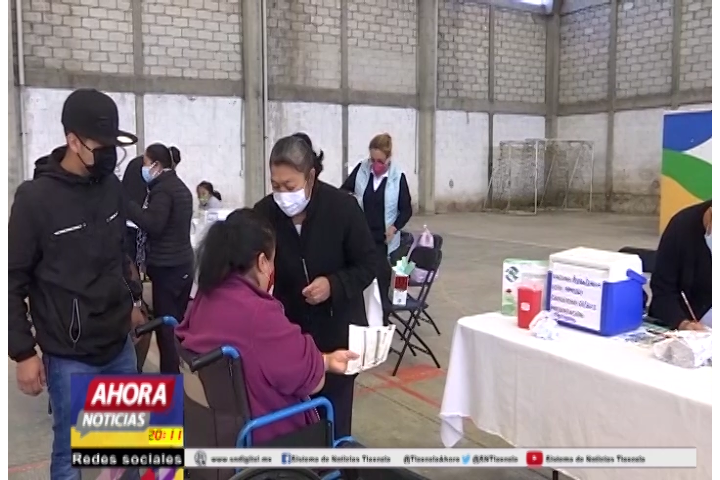 Habitantes de Xicohtzinco acudieron a vacunarse contra el #Covid19mx