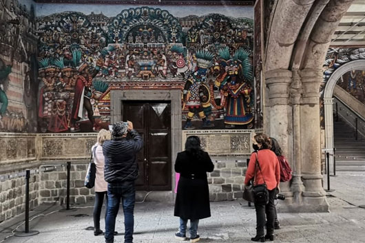 Investigadoras del INBAL visitan murales del Palacio  rumbo al centenario de Xochitiotzin 