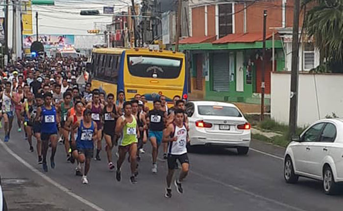Atletas zacatelquenses presentes en el Medio Maratón Tlaxcallan 2022