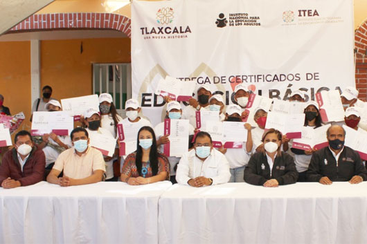  Entregó Gobierno del Estado certificados de educación básica en Tetlatlahuca  