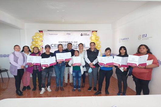 Entrega ITEA certificados de primaria y secundaria en Yauhquemehcan