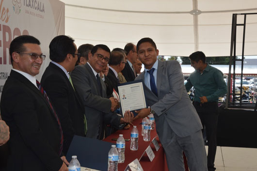 Entrega Universidad Politécnica de Tlaxcala 535 títulos