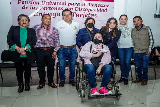 Avanza en Tlaxcala entrega de tarjetas de la pensión universal a personas con discapacidad