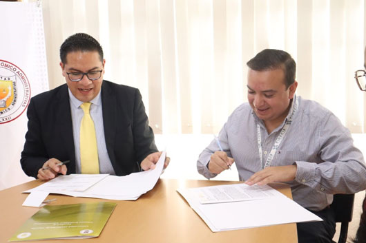 Signa convenio de colaboración FIDECIX con la UATx