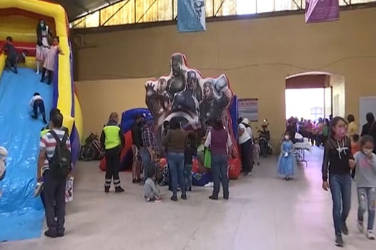 Con funciones de títeres y juegos infantiles el ayuntamiento de Santa Cruz Tlaxcala festejó el Día del Niño