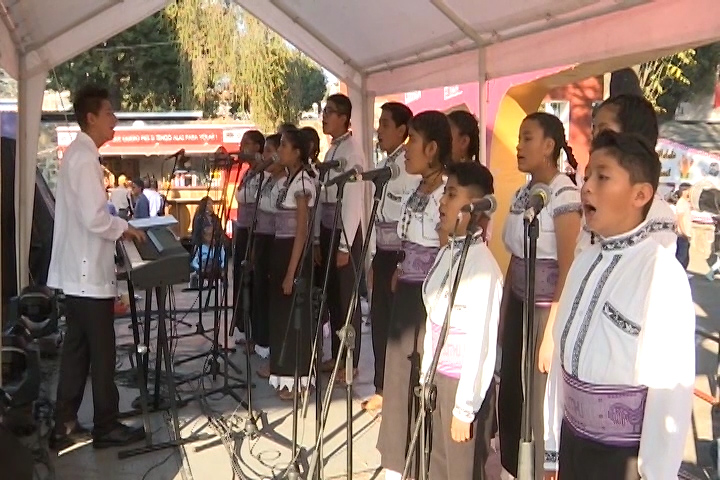 Se presenta El Coro Voces Yumhu de Ixtenco en la Feria Tlaxcala 2022