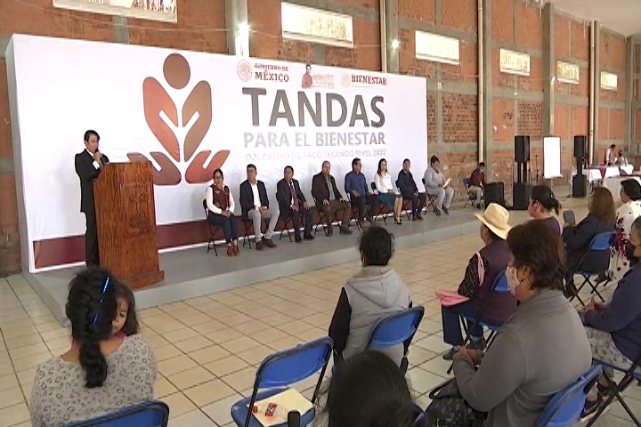 Entregan autoridades microcréditos del programa Tandas para el Bienestar en Tzompantepec