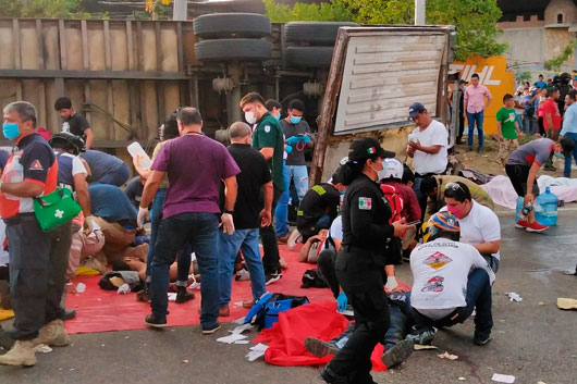 Dan de alta a 18 migrantes heridos en volcadura en Chiapas