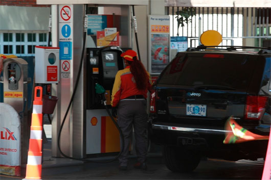 México, país donde menos subieron precios de combustibles: OCDE