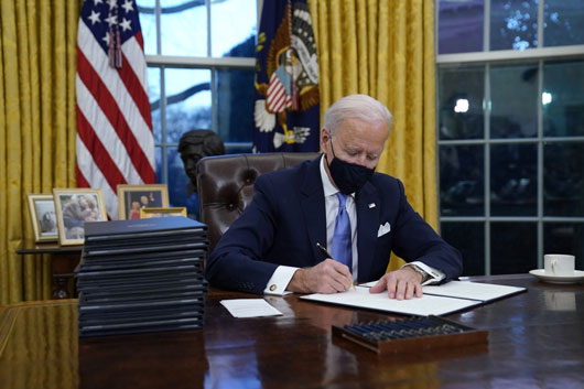 Biden anuncia 800 mdd de ayuda militar más para Ucrania