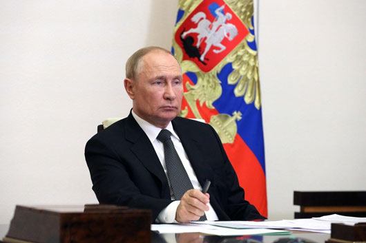 Putin acusa a EU de “prolongar” la guerra en Ucrania