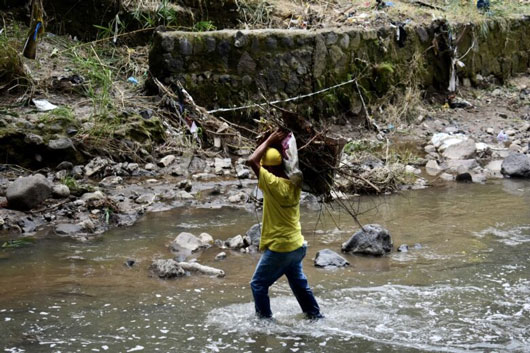 Habitantes temen por su futuro ante inundaciones en El Salvador