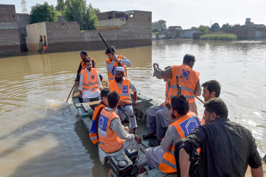 Inundaciones azotan a Pakistán; dejan más de mil muertos