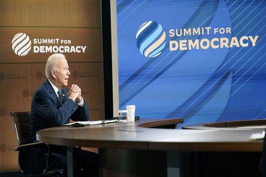 Pugna en el mundo entre democracia y autoritarismo: Biden 