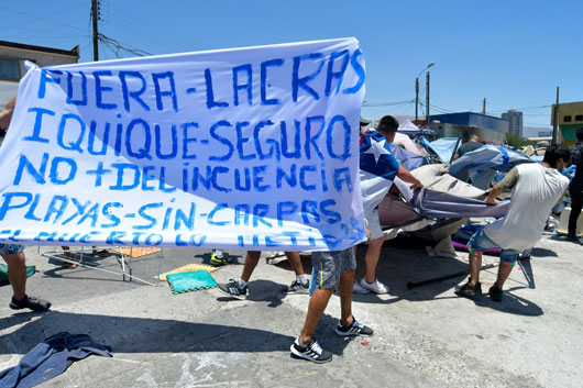 Manifestantes chilenos destrozan bienes de migrantes
