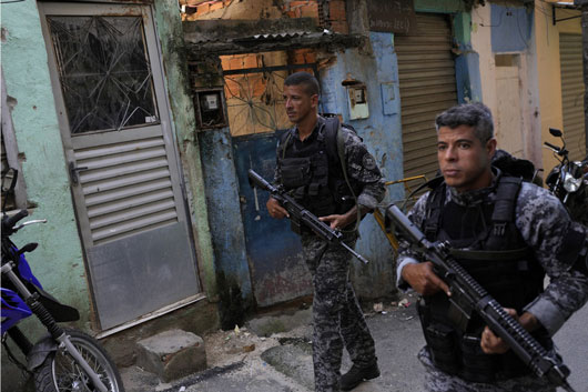 Unos mil 200 policías ocupan favela de Río de Janeiro