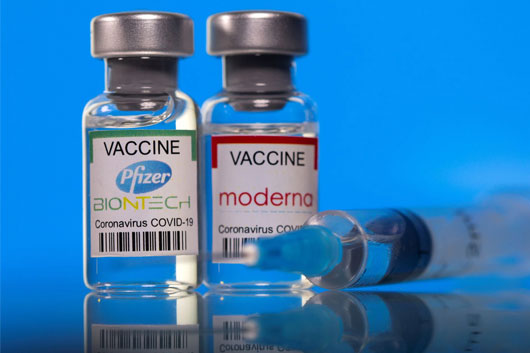 Vacunas de refuerzo de Pfizer y Moderna evitan en 90% la hospitalización
