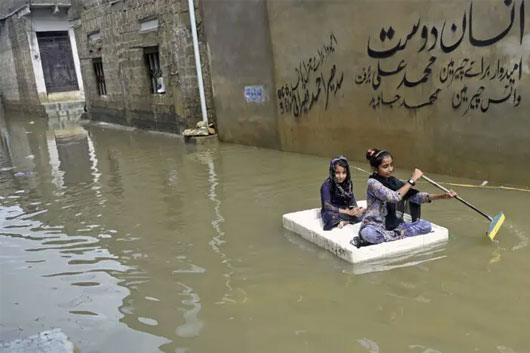 Lluvias monzónicas dejan más de 300 muertos y decenas de heridos en Pakistán