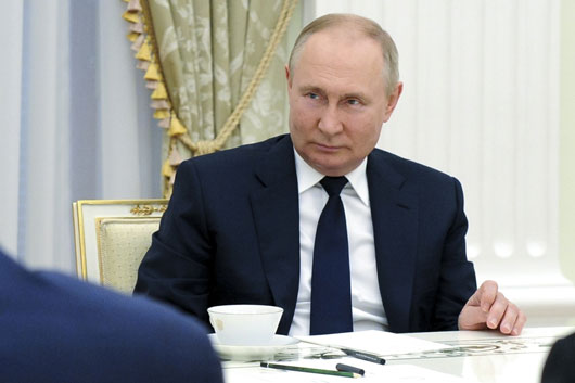 Reta Putin a occidentales a verse en el “campo de batalla” en Ucrania
