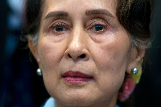 Suman 6 años más de cárcel a Suu Kyi por corrupción en Myanmar