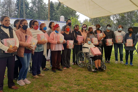 Mujeres afectadas por cáncer de mama reciben prótesis gratuita: Apbpet