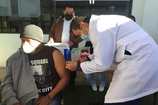 Tlaxcala, entre los primeros estados del país que iniciaron la aplicación de la tercera vacuna a personas mayores de 60 años
