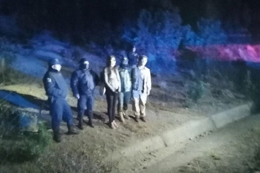 Policía de montaña auxilia a dos personas extraviadas