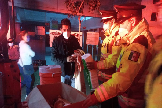 El Heroico Cuerpo de Bomberos compartió alimentos en los hospitales del estado