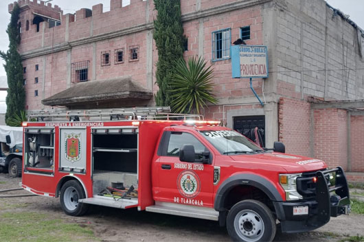 Atiende bomberos de SSC incendio en anexo de Chiautempan
