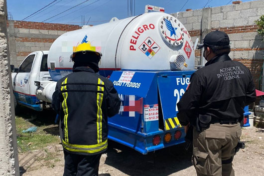 En cateo la PFM asegura vehículos e hidrocarburo en Tlaxcala