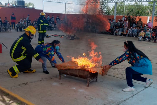 Realiza bomberos acciones de proximidad social en instituciones educativas