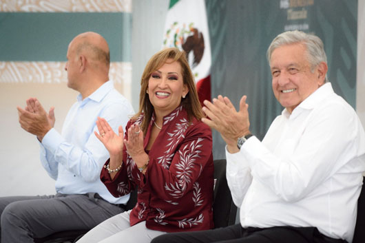 La gobernadora Lorena Cuellar entregó carpeta con proyectos para el estado al presidente de la republica 