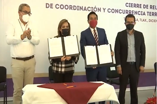 Signa convenio Lorena Cuéllar con el ayuntamiento de Tlaxcala