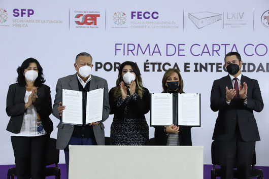 Firma Lorena Cuéllar carta–compromiso anticorrupción “Por la ética e integridad pública del estado de Tlaxcala