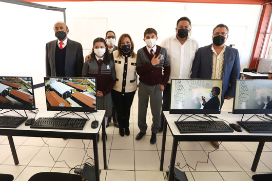 Entregó Gobernadora Lorena Cuéllar laboratorio y equipos de cómputo a estudiantes del Cobat 02 de Huamantla