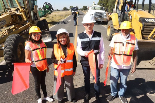  Lorena Cuéllar dio banderazo de inicio a la reconstrucción de la carretera a Atlangatepec 