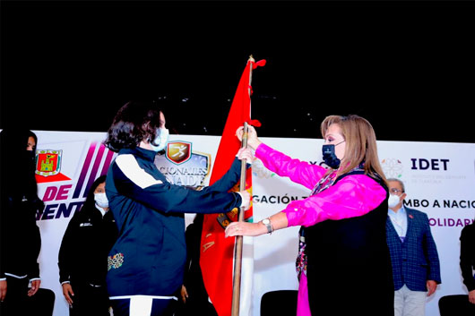 Abandera Gobernadora Lorena Cuéllar a delegación tlaxcalteca que participará en los juegos nacionales CONADE 2022