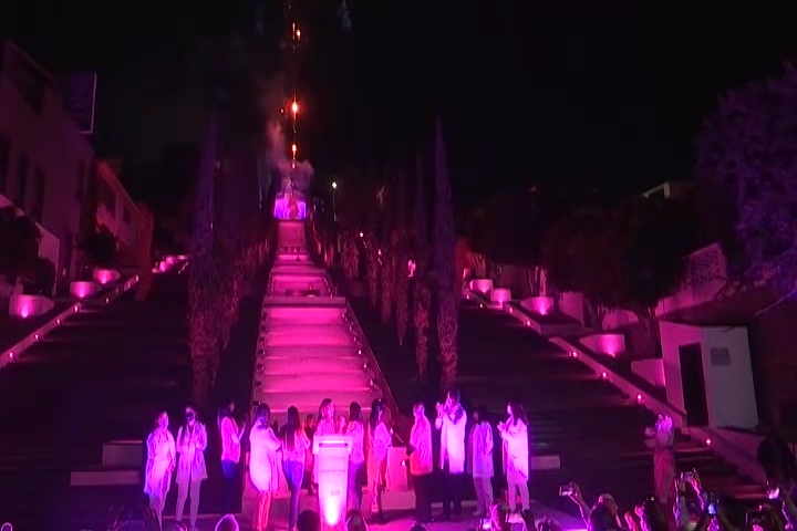 Realiza gobernadora Lorena Cuéllar encendido de luces por el mes rosa