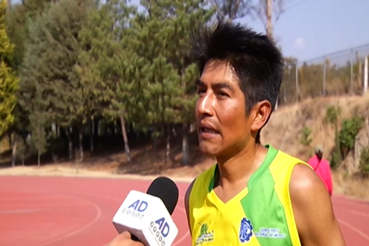 Enrique Acoltzi participará en el mundial de triatlón