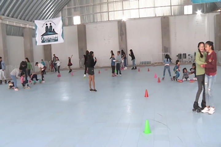 Se fomento el patinaje entre los infantes y jóvenes