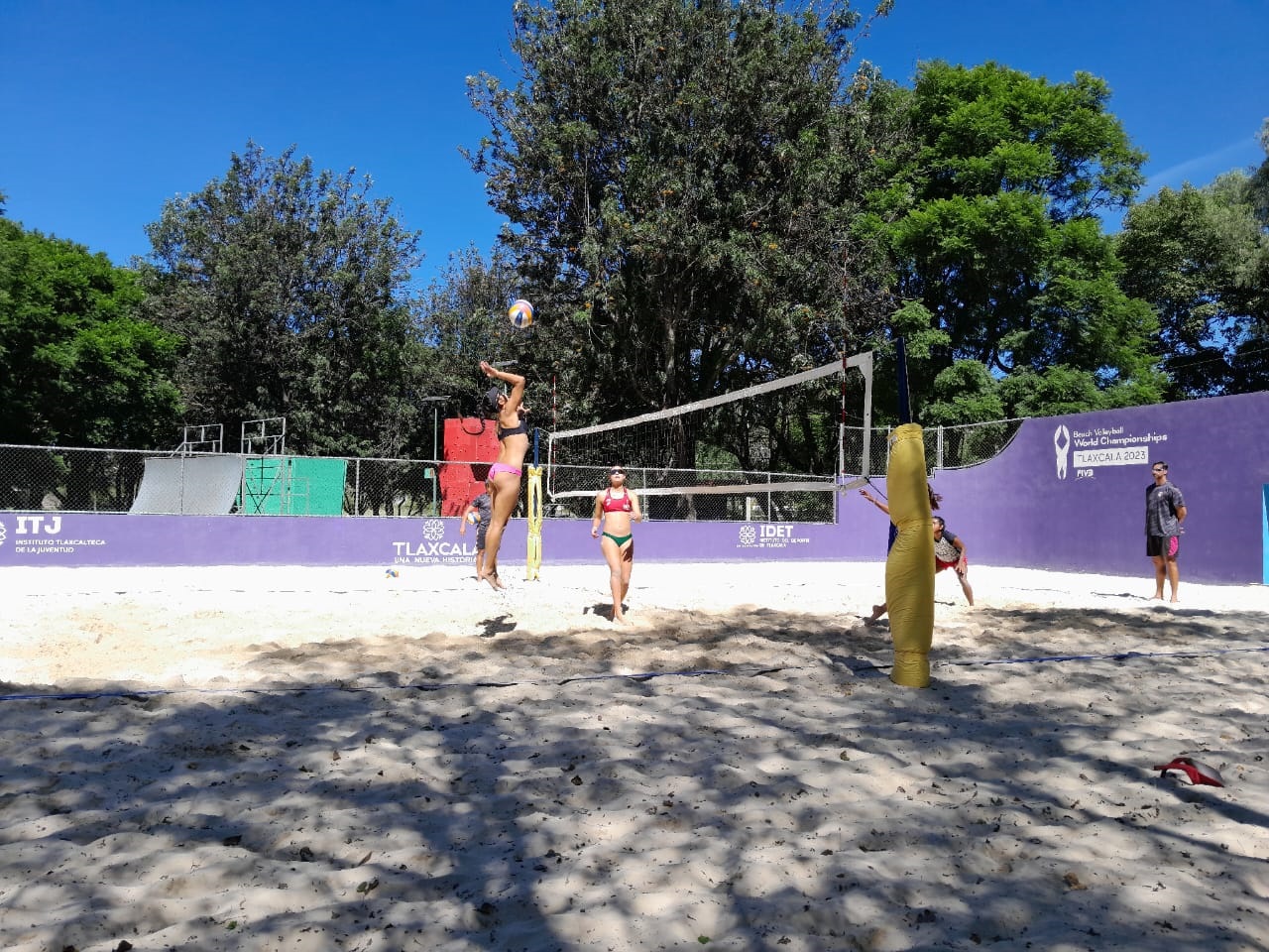 Continúan los entrenamientos de la Selección Nacional de Voleibol de Playa 