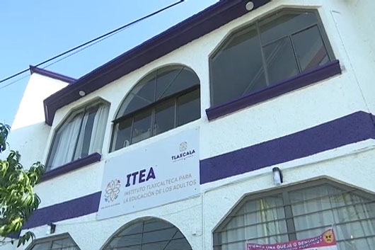 Implementa ITEA acciones para abatir el analfabetismo en mujeres del estado