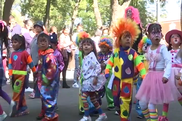 Invade alegría y coloridos de las camadas infantiles el primer cuadro de la capital tlaxcalteca