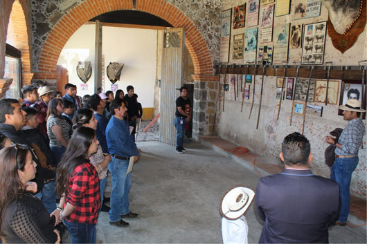 Visitan alumnos del ITST la ganadería “De Haro”