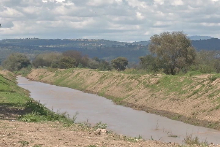 Realiza Coeprist limpieza en las orillas del río Atoyac en el municipio de Tepetitla