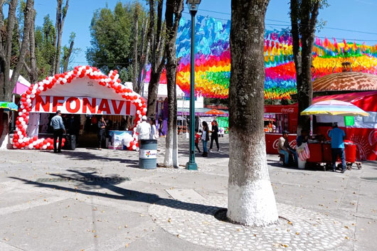 Inauguran “Feria de Servicios” del INFONAVIT en plaza del mariachi del recinto ferial