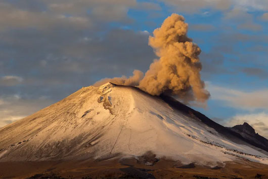 Volcán Popocatépetl registra intensa actividad: 12 explosiones, 199 exhalaciones y tremor