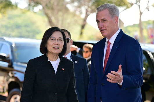 Líder de Cámara baja de EU recibe a presidenta de Taiwán en California