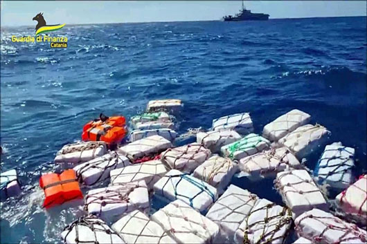 Hallan dos toneladas de cocaína en el mar Mediterráneo
